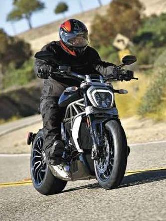 O motor desenvolve 156cv e conta com três modos de condução(foto: Ducati/Divulgação) O motor desenvolve 156cv e conta com três modos de condução(foto: Ducati/Divulgação)