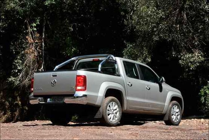 Pneus de perfil baixo tiram um pouco do conforto da picape em pisos irregulares 