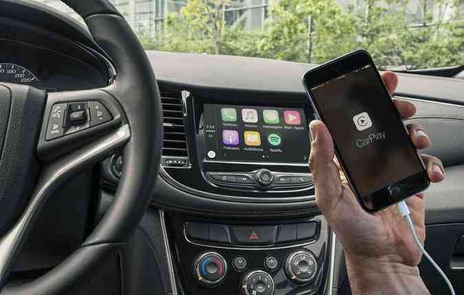 O multimdia conhecido como MyLink evoluiu com o espelhamento de Android Auto e Apple CarPlay.(foto: GM/Divulgao)