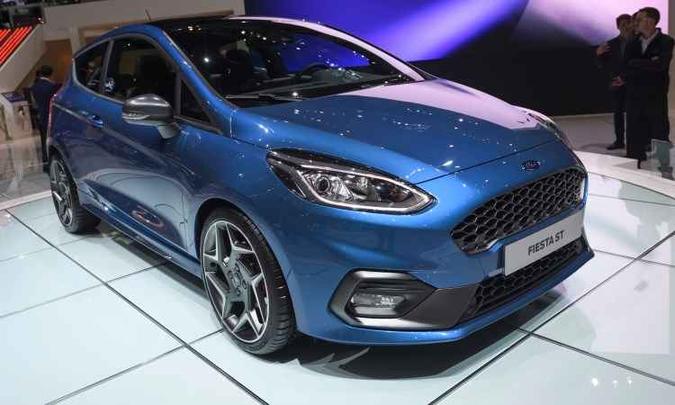 A Ford apresenta o Fiesta ST, versão nervosa do hatch compacto, com motor Ecoboost de 200cv e sistema que possibilita três modos de condução(foto: Fabrice Coffrini/AFP) A Ford apresenta o Fiesta ST, versão nervosa do hatch compacto, com motor Ecoboost de 200cv e sistema que possibilita três modos de condução(foto: Fabrice Coffrini/AFP)