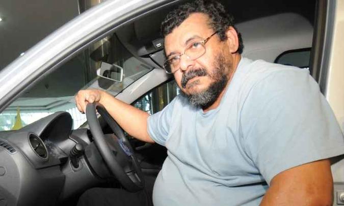 Enquanto o aposentado Pedro Paulo Tancrede compra o quarto VW Gol na Garra(foto: Cristina Horta/EM/D.A Press) Enquanto o aposentado Pedro Paulo Tancrede compra o quarto VW Gol na Garra(foto: Cristina Horta/EM/D.A Press)