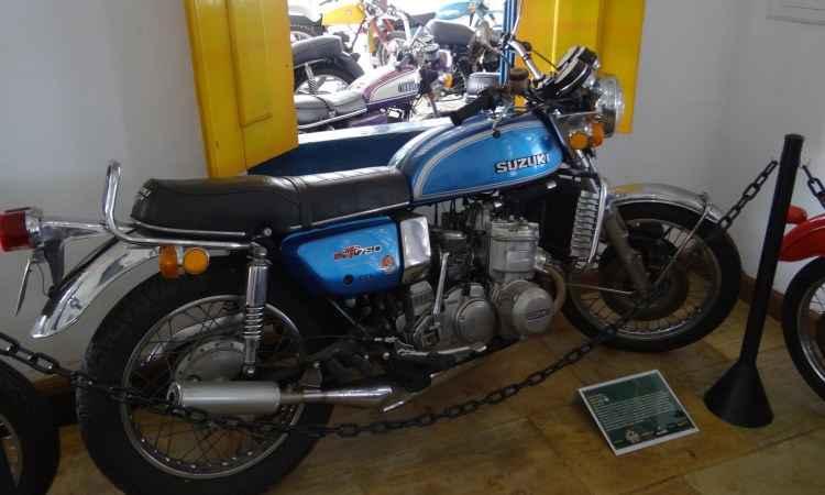 Téo Mascarenhas/EM/D.A Press Suzuki GT 750, de 1975, equipada com motor três-cilindros dois tempos - Téo Mascarenhas/EM/D.A Press