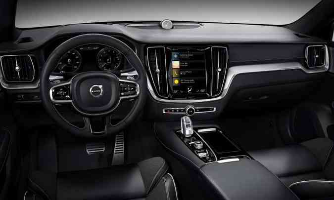 O interior tem acabamento sofisticado e multimdia Sensus Connect com tela ttil de nove polegadas(foto: Volvo/Divulgao)