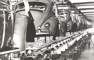 No dia 03 de janeiro de 1959 o primeiro Fusca saiu da linha de produção, totalmente feito no Brasil.(foto: Volkswagen / Divulgação) No dia 03 de janeiro de 1959 o primeiro Fusca saiu da linha de produção, totalmente feito no Brasil.(foto: Volkswagen / Divulgação)