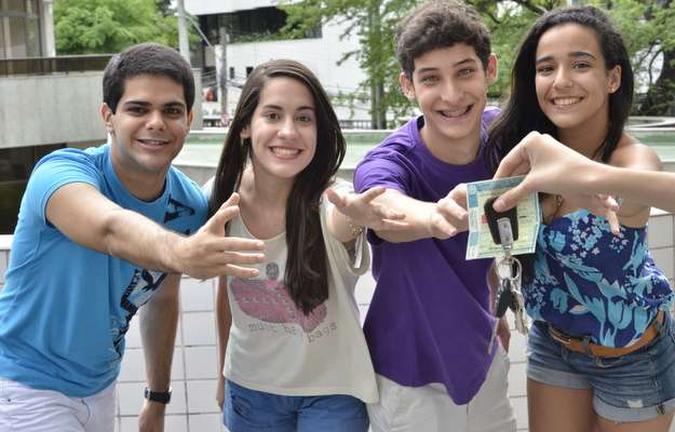 (Na ordem) Tarcísio, Juliana, João e Ruth acreditam que habilitação traz mais liberdade(foto: Cristiane Silva/Esp.DP/D.A Press) (Na ordem) Tarcísio, Juliana, João e Ruth acreditam que habilitação traz mais liberdade(foto: Cristiane Silva/Esp.DP/D.A Press)