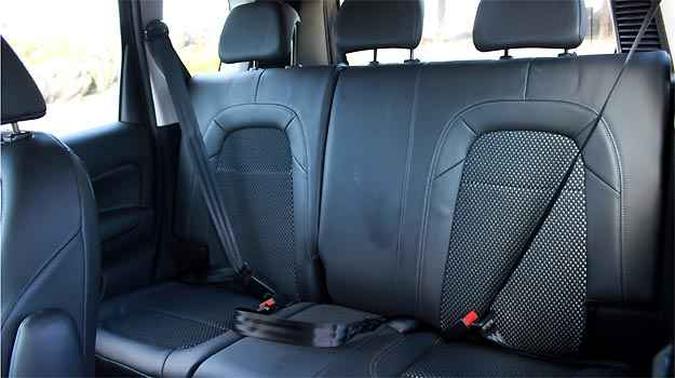 H� tr�s apoios de cabe�a traseiros no C3 Picasso