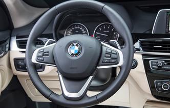 Parking Assistant  de srie nas duas verses. Foto: BMW / Divulgao