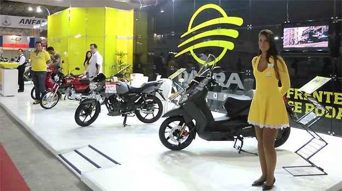 A Dafra Citycom 300i é um scooter com rodas aros de 16 polegadas A Dafra Citycom 300i é um scooter com rodas aros de 16 polegadas