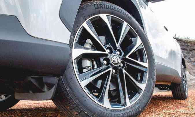 As rodas são de liga leve de 18 polegadas, calçadas com pneus na medida 225/50(foto: Jorge Lopes/EM/D.A Press)