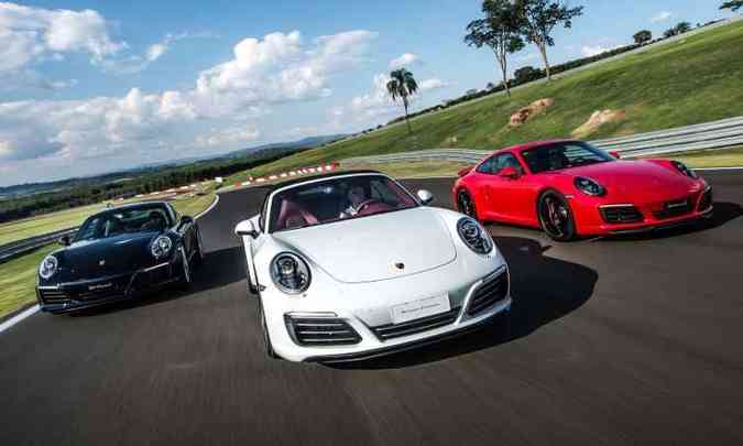 Lado a lado, trs das verses do novo 911: Carrera, Carrera S Cabriolet e Carrera S(foto: Jos Mrio Dias/Porsche Divulgao)