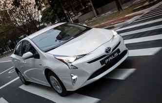 Prius tem autonomia de at 800 km e  vendido por R$ 126 mil(foto: Toyota / Divulgao)