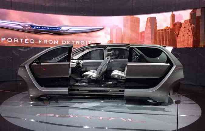 Chrysler Portal possui portas que abrem para os lados, semelhante a um elevador(foto: Taciana Goes/ DP)