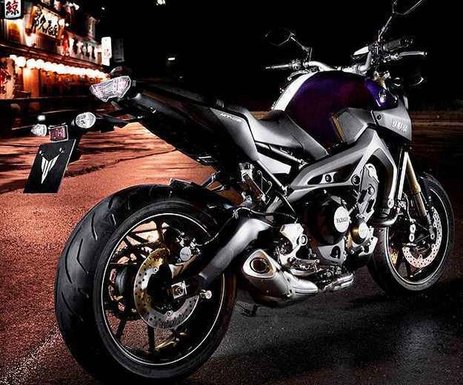 O motor da MT-09 tem três cilindros em linha de 115 cavalos de potência(foto: Yamaha/Divulgação) O motor da MT-09 tem três cilindros em linha de 115 cavalos de potência(foto: Yamaha/Divulgação)