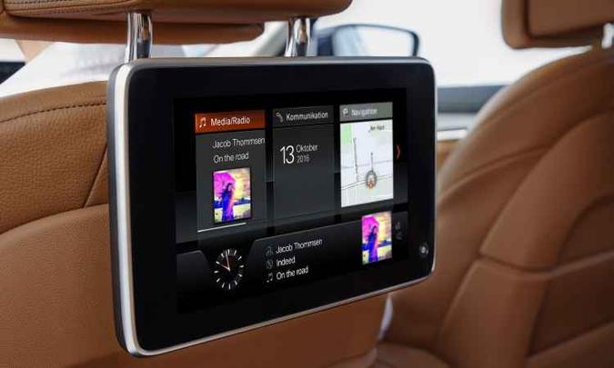 Mimos a bordo incluem a primeira integração sem fio ao Apple Car Play usada por um fabricante(foto: BMW/Divulgação) Mimos a bordo incluem a primeira integração sem fio ao Apple Car Play usada por um fabricante(foto: BMW/Divulgação)