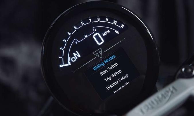 O painel pode espelhar o celular, via Bluetooth(foto: Triumph/Divulgação) O painel pode espelhar o celular, via Bluetooth(foto: Triumph/Divulgação)