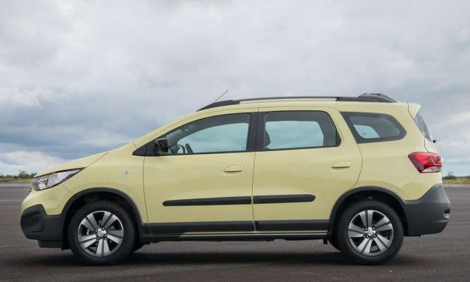 As laterais têm formas musculosas, molduras de plástico e rodas de 16 polegadas(foto: Chevrolet/Divulgação) As laterais têm formas musculosas, molduras de plástico e rodas de 16 polegadas(foto: Chevrolet/Divulgação)