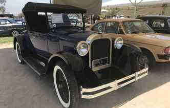 Dodge de 1925 foi o automvel mais antigo do evento(foto: Thaina Nogueira / DP)