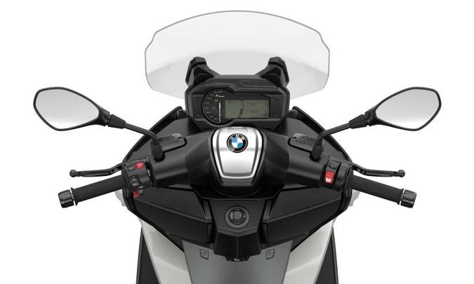 O painel tem tela TFT e pode ser conectado ao celular e seus aplicativos(foto: Fotos: BMW/Divulgação) O painel tem tela TFT e pode ser conectado ao celular e seus aplicativos(foto: Fotos: BMW/Divulgação)
