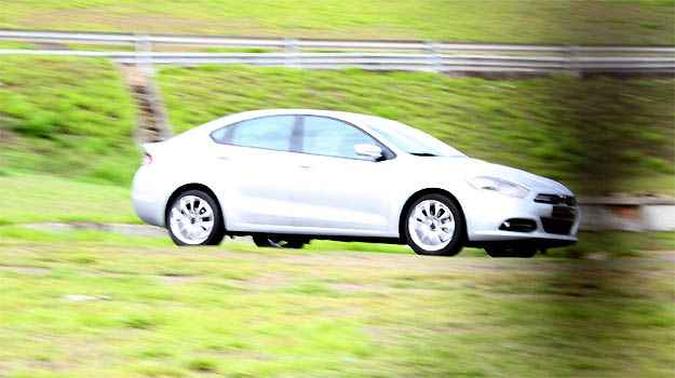 Modelo Dart (o Viaggio da Dodge), foi flagrado em testes em Betim(foto: Marlos Ney Vidal/EM/D.A PRESS) Modelo Dart (o Viaggio da Dodge), foi flagrado em testes em Betim(foto: Marlos Ney Vidal/EM/D.A PRESS)