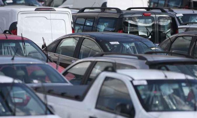 Em Minas, emplacamentos de automóveis e comerciais leves cresceu 17,51% em relação a fevereiro(foto: Edésio Ferreira/EM D.A Press - 31/7/14) Em Minas, emplacamentos de automóveis e comerciais leves cresceu 17,51% em relação a fevereiro(foto: Edésio Ferreira/EM D.A Press - 31/7/14)