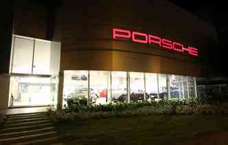 Nova loja da Porsche fica no bairro da Imbiribeira(foto: Nando Chiappetta / DP)