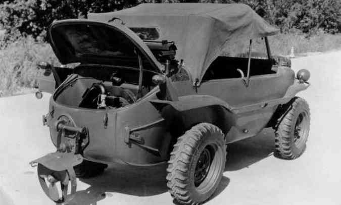 Durante a Segunda Guerra Mundial o projeto do Fusca deu origem a um veículo anfíbio(foto: Volkswagen/Divulgação)