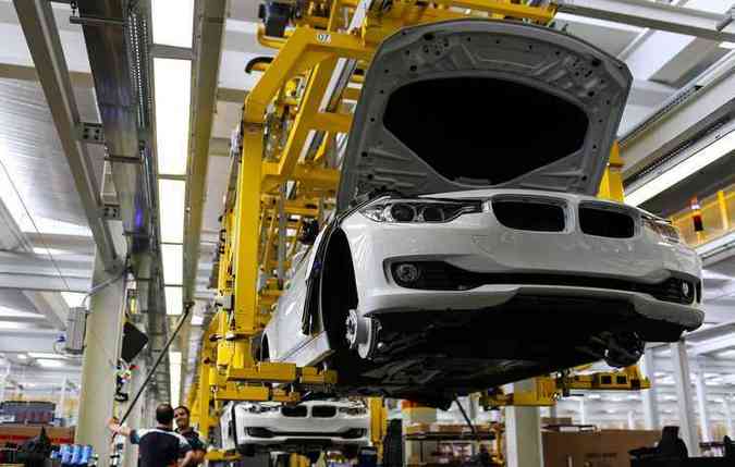 Brasil se prepara para fechar o ano de 2015 caindo mais uma posio no ranking mundial de venda de automveis(foto: BMW/Brunomooca/Reproducao)