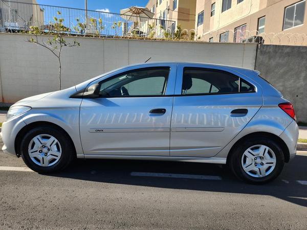 Chevrolet Onix Hatch Joy 1.0 8v Flex 5p Mec. 2018 R$ 53.990,00 MG VRUM