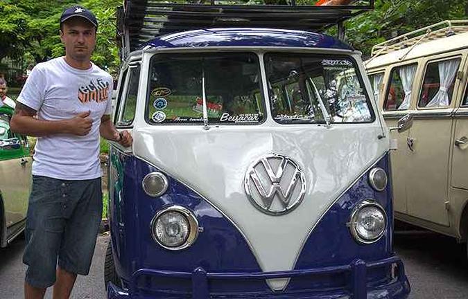 Kombi 1974 - Igor Scalzo trabalha em feiras livres com a Kombi, que já está na família há 34 anos(foto: Thiago Ventura/EM/D.A Press) Kombi 1974 - Igor Scalzo trabalha em feiras livres com a Kombi, que já está na família há 34 anos(foto: Thiago Ventura/EM/D.A Press)