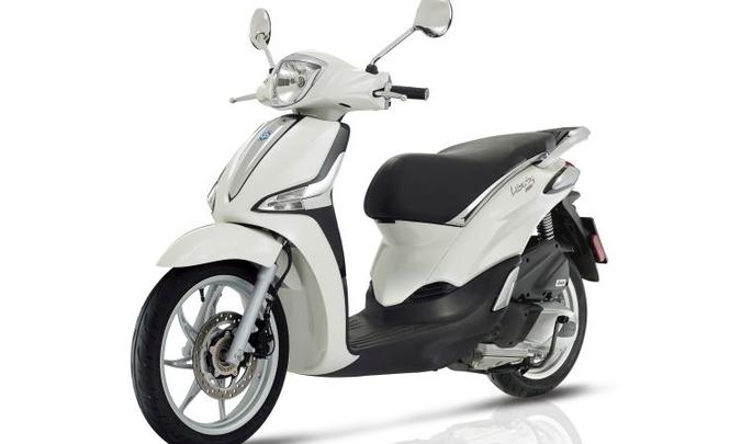 Liberty 150: roda dianteira aro 16 polegadas e motor com arrefecimento a ar(foto: Piaggio/Divulgao)