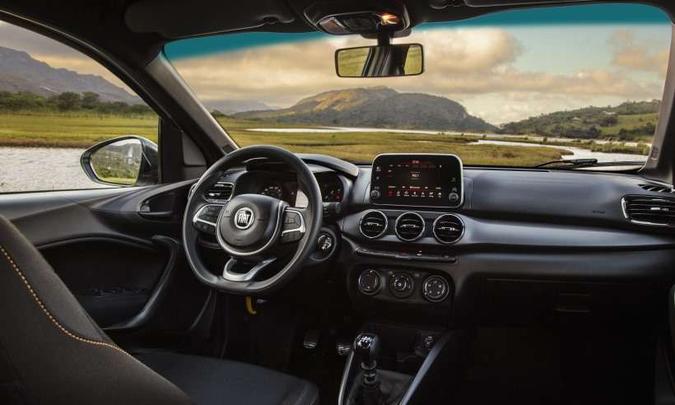 Interior da versão aventureira traz teto escurecido e saídas de ar-condicionado cromadas(foto: Fiat/Divulgação) Interior da versão aventureira traz teto escurecido e saídas de ar-condicionado cromadas(foto: Fiat/Divulgação)
