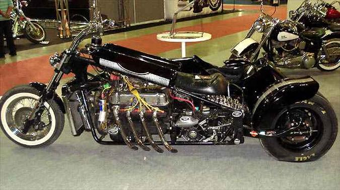 Com motor V8 do Maverick, a moto artesanal tem 250cv e sidecar(foto: Fotos: T�o Mascarenhas/EM/D.A PRESS)