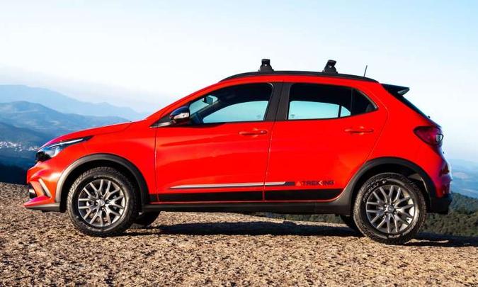 Altura em relação ao solo é de 21 centímetros, 4cm a mais que a versão normal(foto: Fiat/Divulgação) Altura em relação ao solo é de 21 centímetros, 4cm a mais que a versão normal(foto: Fiat/Divulgação)