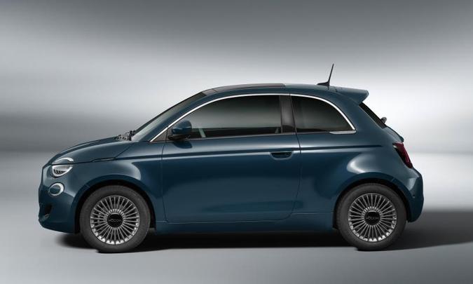 O modelo cresceu 61mm no comprimento e 22mm na distância entre-eixos(foto: Fiat/Divulgação) O modelo cresceu 61mm no comprimento e 22mm na distância entre-eixos(foto: Fiat/Divulgação)