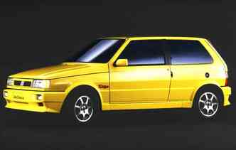 O Fiat Uno foi o primeiro modelo nacional produzido em srie equipado com motor turbo, de 118cv de potncia, lanado em 1994, um sucesso na poca(foto: Fiat / Divulgao)