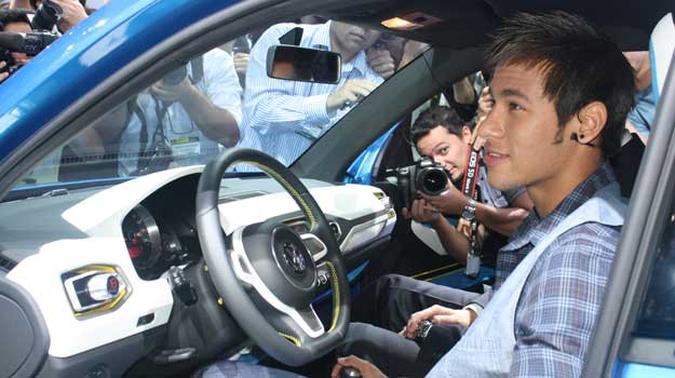 Neymar conhece o conceito Taigun, da Volkswagen(foto: Marcello Oliveira/EM/D.A PRESS) Neymar conhece o conceito Taigun, da Volkswagen(foto: Marcello Oliveira/EM/D.A PRESS)