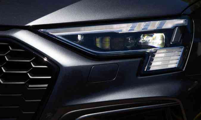 A versão S Line 2.0 é equipada com faróis full LED(foto: Audi/Divulgação)