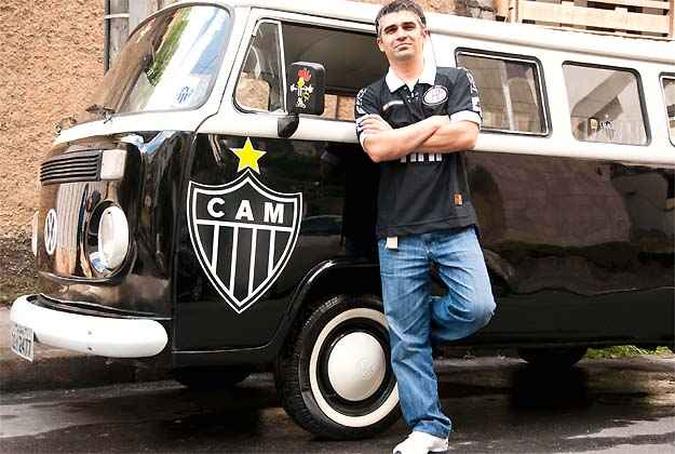 Rodrigo diz que a GaloKombi está 'tinindo' e que leva até nove pessoas sem nenhum problema aos jogos do Atlético(foto: Divulgação) Rodrigo diz que a GaloKombi está 'tinindo' e que leva até nove pessoas sem nenhum problema aos jogos do Atlético(foto: Divulgação)