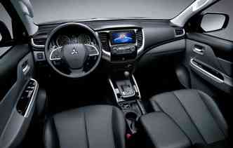 interior tem novos equipamentos de tecnologia e de segurana, como nove airbags(foto: Mitsubishi / Divulgao)