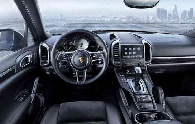 Veculo esbanja luxo dentro da cabine(foto: Porsche / Divulgao)
