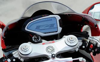 Carenagem tem bolha, para-brisa e painel conta com visor digital(foto: Agência Millagro/MV Augusta/Divulgação) Carenagem tem bolha, para-brisa e painel conta com visor digital(foto: Agência Millagro/MV Augusta/Divulgação)