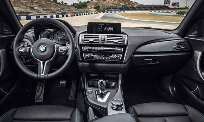 Interior sofisticado e muita tecnologia(foto: Uwe Fischer/BMW/Divulgação) Interior sofisticado e muita tecnologia(foto: Uwe Fischer/BMW/Divulgação)
