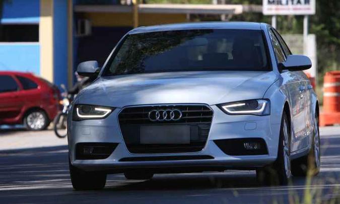 Apesar de a PMRv dizer que lei não traz nada a respeito, Denatran considera uso das luzes de rodagem diurnas (DRLs) suficientes(foto: Edésio Ferreira/EM/D.A Press) Apesar de a PMRv dizer que lei não traz nada a respeito, Denatran considera uso das luzes de rodagem diurnas (DRLs) suficientes(foto: Edésio Ferreira/EM/D.A Press)