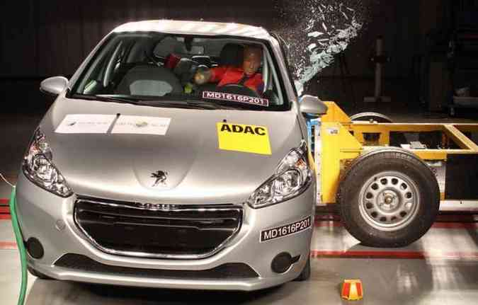 Modelo da Peugeot perdeu duas estrelas em segurana para adultos(foto: Latin NCap/Divulgao)