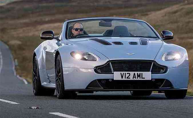 Segundo o Contran, a sinalizao vertical  projetada para condutores posicionados no lado esquerdo do veculo(foto: Aston Martin/Divulgao)