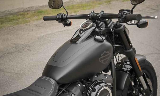 O guidão é plano com cabos camuflados(foto: Kevin Netz/Harley-Davidson) O guidão é plano com cabos camuflados(foto: Kevin Netz/Harley-Davidson)