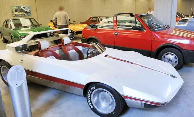 Projeto próprio da Bertone com faróis instalados nas laterais(foto: Reprodução/Sivag.com) Projeto próprio da Bertone com faróis instalados nas laterais(foto: Reprodução/Sivag.com)