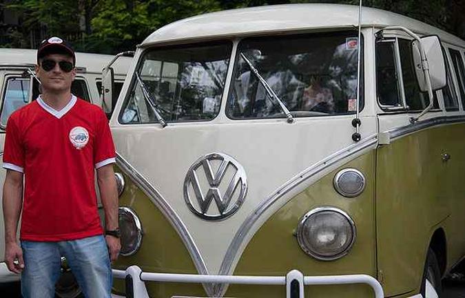 Kombi Luxo 1972 - O advogado Gustavo Tavares achou o modelo em São Paulo(foto: Thiago Ventura/EM/D.A Press) Kombi Luxo 1972 - O advogado Gustavo Tavares achou o modelo em São Paulo(foto: Thiago Ventura/EM/D.A Press)