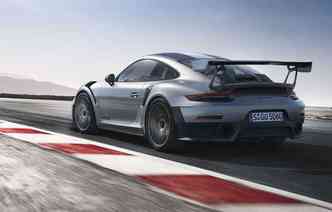 Porsche inovou no sistema de escape do veculo, que agora  de titnio(foto: Porsche / Divulgao)