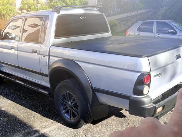 Mitsubishi L200 Outdoor Hpe 2.5 4x4 CD T.dies. Mec. 2009 R$ 49.000,00 MG VRUM